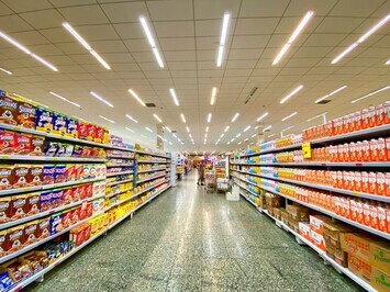 How Does the Difference Between General Trade and Modern Trade in FMCG Impact Their Logistics Operations